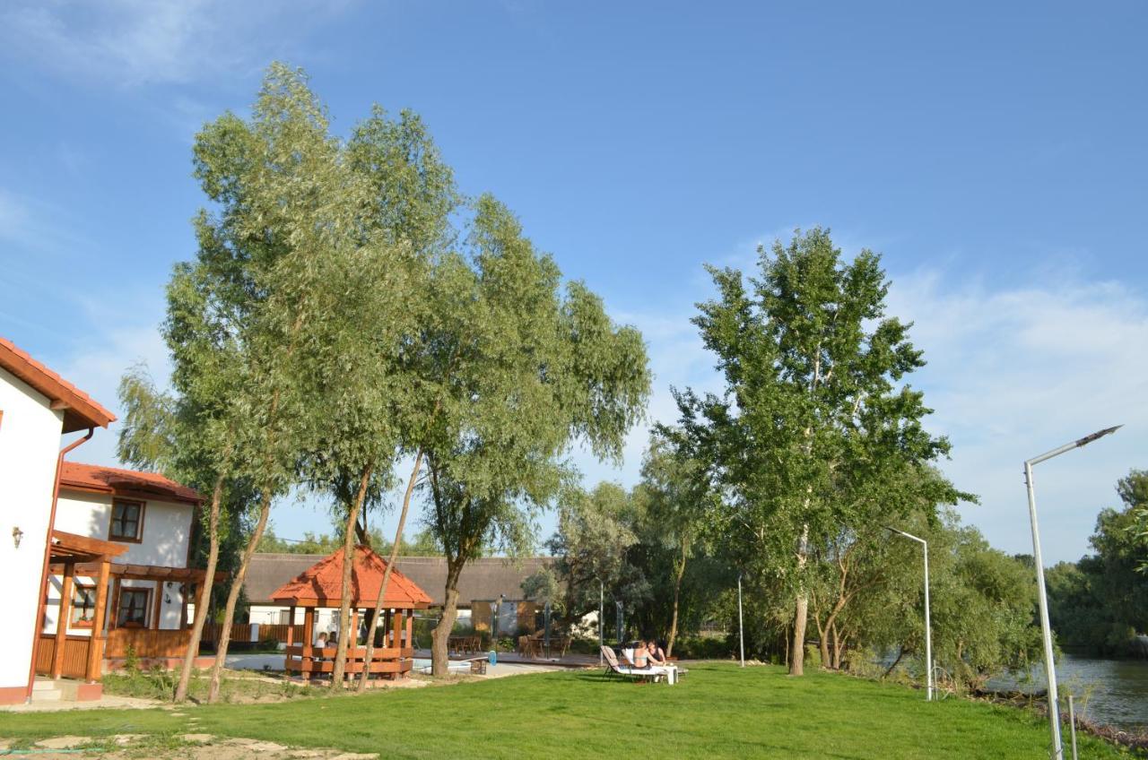 Dumbrava Hotel Uzlina Exterior photo